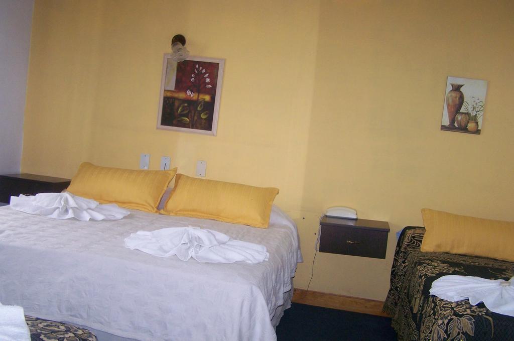 Hotel Marciala Villa Carlos Paz Exteriör bild