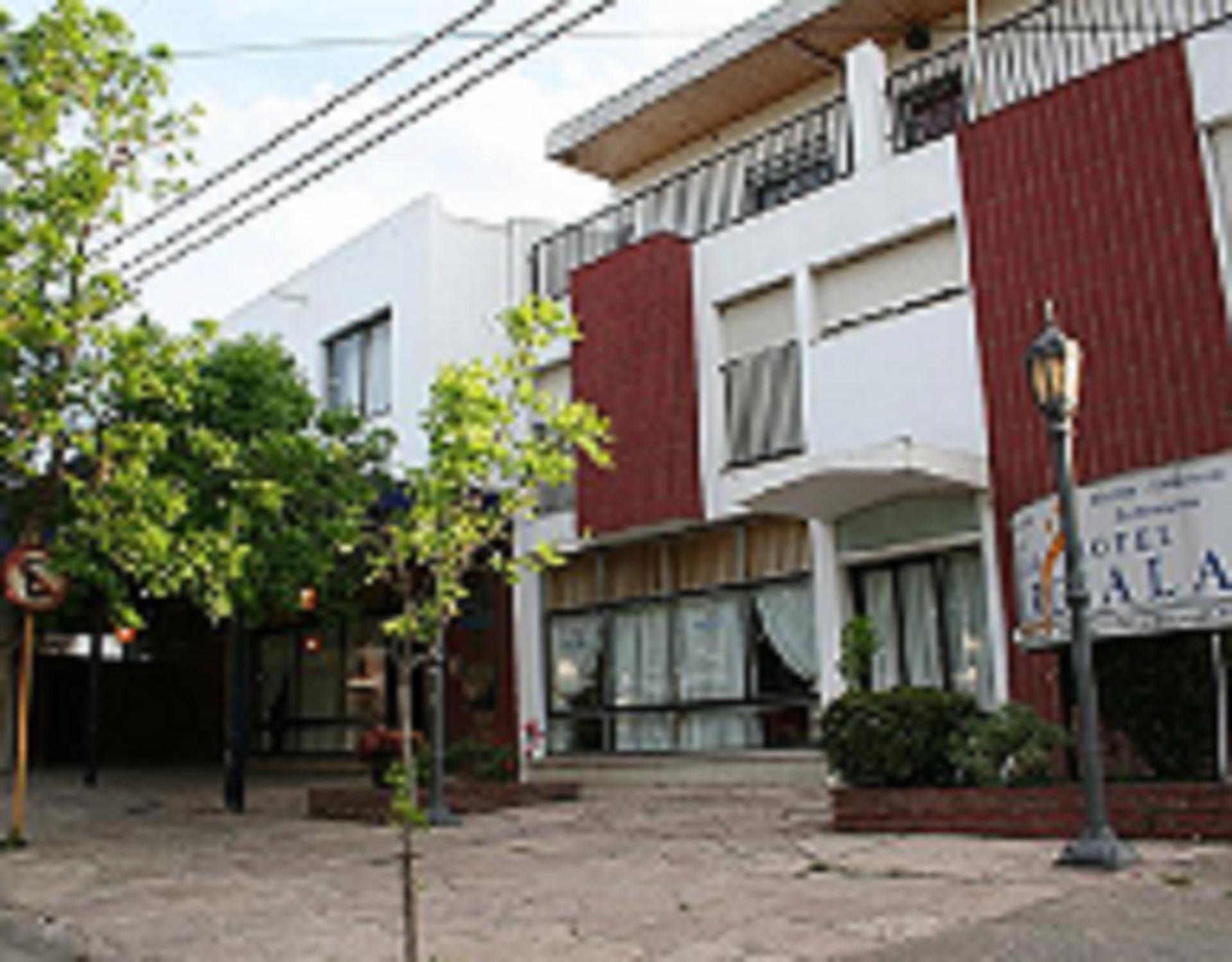 Hotel Marciala Villa Carlos Paz Exteriör bild